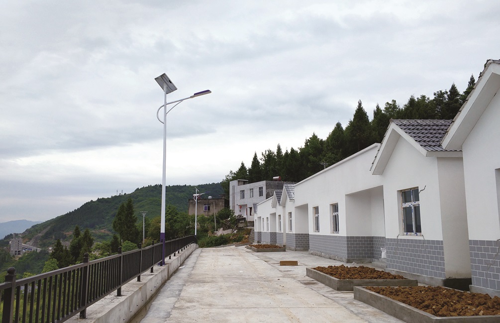 巴东信陵镇太阳能路灯项目